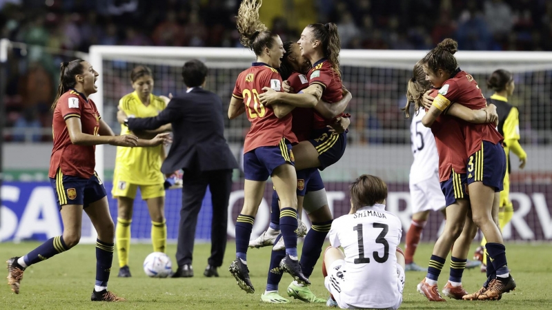 Jugadoras de España celebran al ganar la Copa Mundial Femenina Sub-20 luego de vencer a Japón
