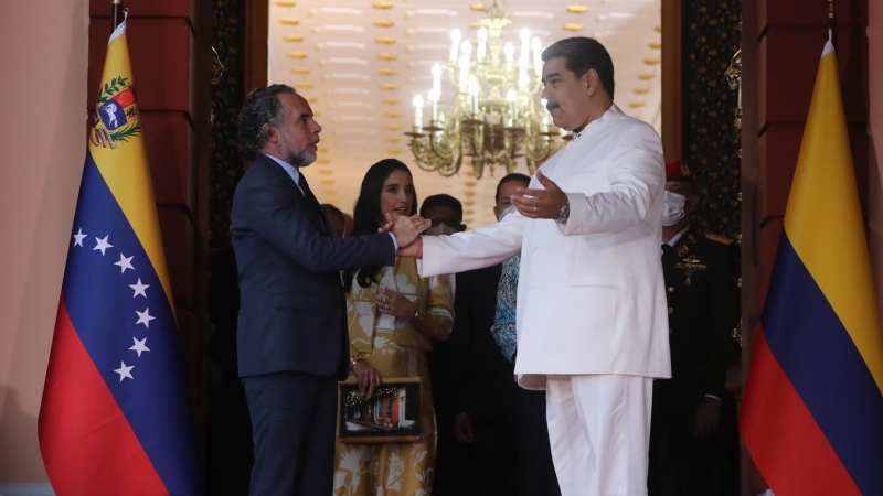 30/08/2022.  El presidente de Venezuela, Nicolás Maduro, recibe al nuevo embajador de Colombia en el país, Armando Benedetti, a 30 de agosto de 2022.