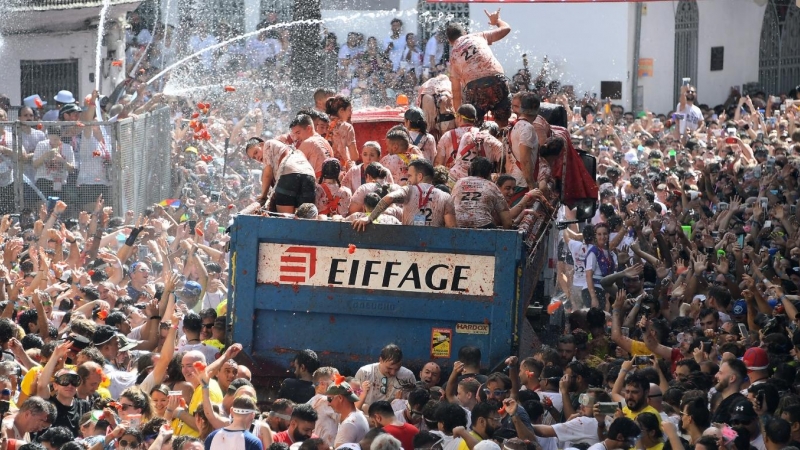 31/8/22 Miles de personas participan en la Tomatina de Bunyol de 2022, a 31 de agosto de 2022.