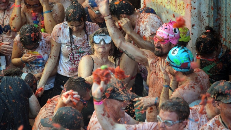 31/8/22 Miles de personas participan en la Tomatina de Bunyol de 2022, a 31 de agosto de 2022.