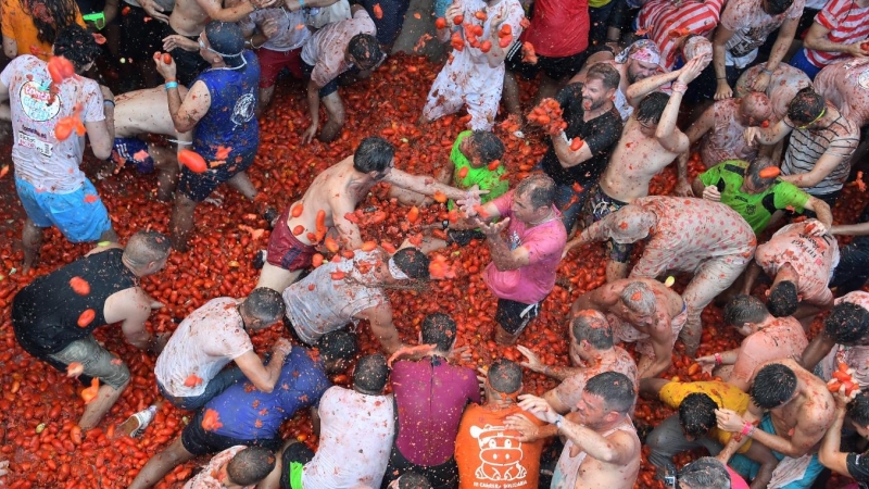 31/8/22 Miles de personas participan en la Tomatina de Bunyol de 2022, a 31 de agosto de 2022.