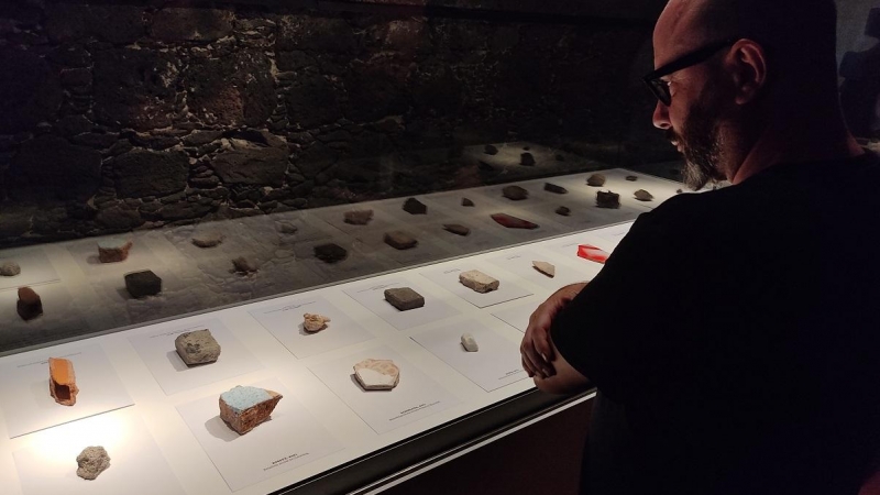 Las 22 piedras expuestas en la muestra de Avelino Sala