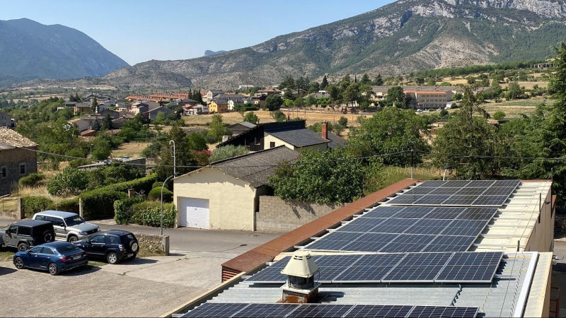 15/07/2022 - Instal·lació de plaques solars a Organyà, a l'Alt Urgell.
