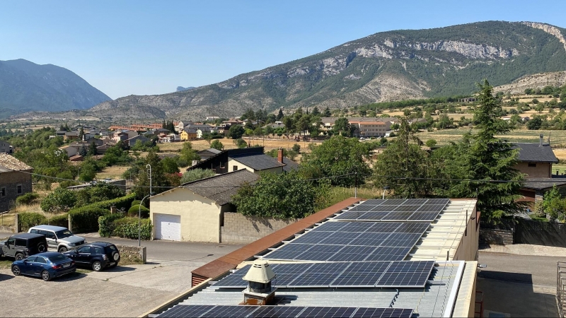 15/07/2022 - Instal·lació de plaques solars a Organyà, a l'Alt Urgell.