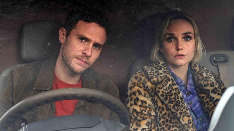 Iain De Caestecker y Joanna Vanderham, protagonistas de la miniserie 'The Control Room'.