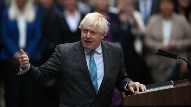 El primer ministro saliente de Gran Bretaña, Boris Johnson, pronuncia su último discurso frente al número 10 de Downing Street el 6 de septiembre de 2022.