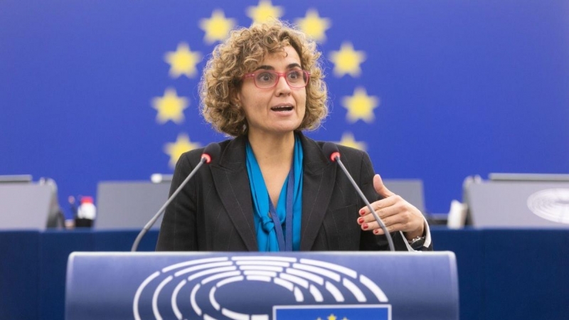 La presidenta de la Comisión de Peticiones del Parlamento Europeo y exministra de Sanidad con el PP, Dolors Montserrat, en una intervención en la Eurocámara.  EFE