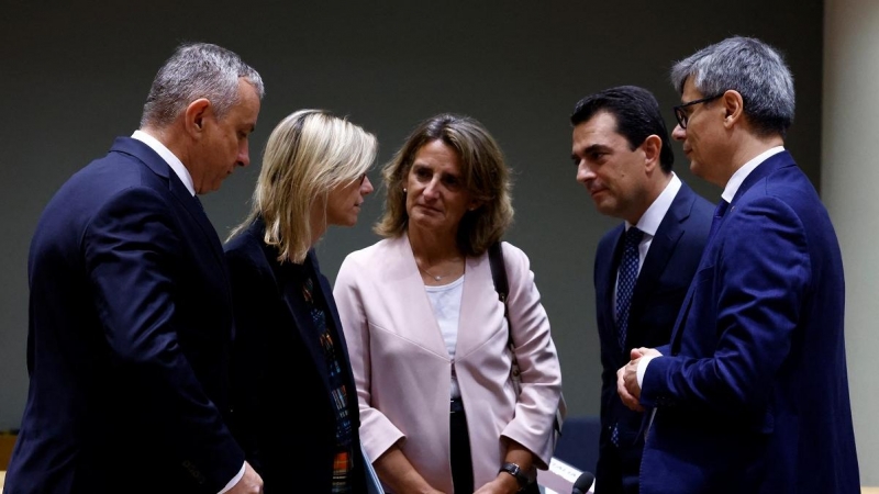 La ministra para la Transición Ecológica de España, Teresa Ribera, junto a sus homólogos europeos en una reunión de emergencia por la crisis energética europea el viernes 9 de septiembre.