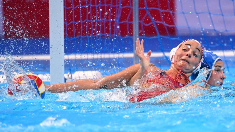 Maica García durante un partido de la selección española de waterpolo