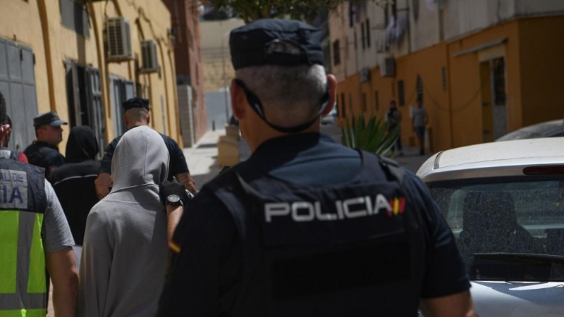 10/09/2022. Un agente de Policía Nacional durante un dispositivo policial, a 7 de julio de 2022