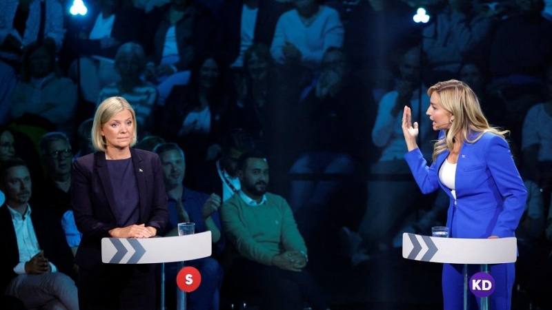 10/09/2022. La líder socialdemócrata, Magdalena Andersson, y  Ebba Busch, representante de los Demócratas Cristianos, durante el debate electoral, a 8 de septiembre de 2022.