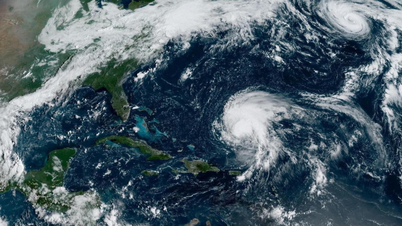 6/9/22 Imagen satelital cedida por la Oficina Nacional de Administración Oceánica y Atmosférica de Estados Unidos (NOAA), a través del Centro Nacional de Huracanes (NHC), donde se muestra la localización en el Atlántico del huracán Danielle (d) y la torme