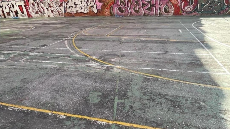09/2022 - Pista de bàsquet al barri de Llefià, a Badalona.