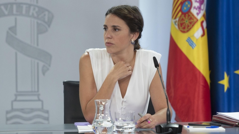 30/08/2022-La ministra de Igualdad, Irene Montero, en una rueda de prensa posterior a la reunión del Consejo de Ministros, en el Palacio de La Moncloa, a 30 de agosto de 2022, en Madrid