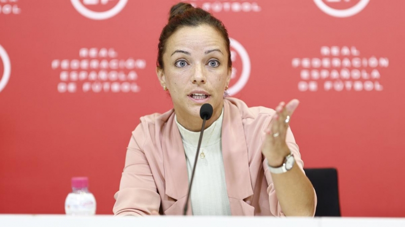 La árbitra Marta Huerta durante la rueda de prensa ofrecida por las árbitras de la Primera División Femenina el pasado 12 de septiembre de 2022, en Las Rozas.