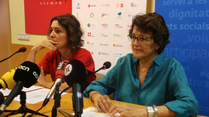 La presidenta de la Taula del Tercer Sector Social, Francina Alsina, i la portaveu de l'Aliança contra la Pobresa Energètica, Maria Campuzano.