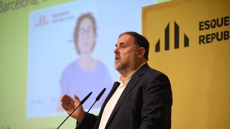 El president d'ERC, Oriol Junqueras, durant la seva intervenció al Consell Nacional del partit aquest matí, amb Marta Rovira al fons en la connexió des de Ginebra.