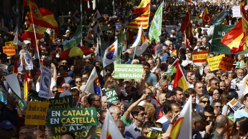 Fotografía de la manifestación contra la inmersión lingüística en Barcelona, Catalunya.