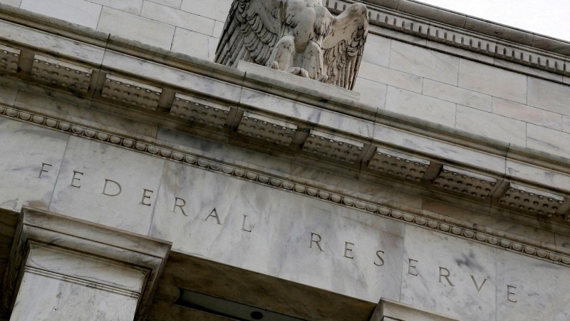 Detalle de la fachada del edificio de la sede de la Reserva Federal de EEUU, en Washington. REUTERS/Jonathan Ernst