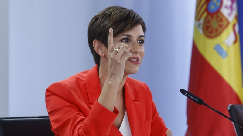 La ministra de Política Territorial, Isabel Rodríguez García, ofrece una rueda de prensa posterior al Consejo de Ministros celebrado, este martes, en el Palacio de la Moncloa en Madrid.