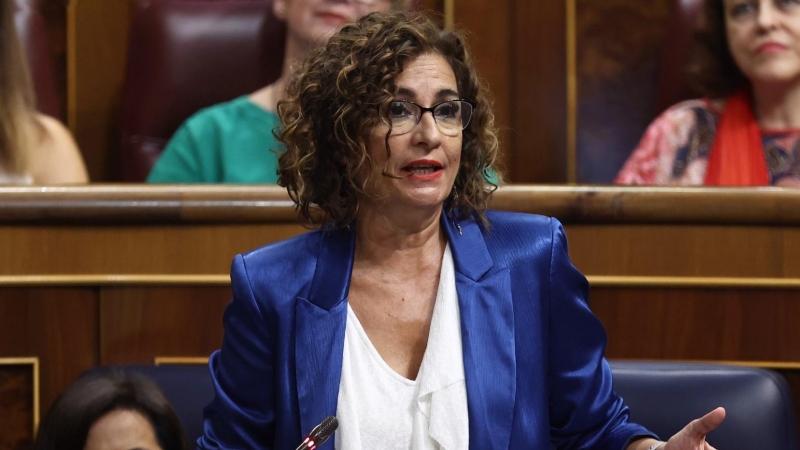 La ministra de Hacienda, María Jesús Montero, durante una sesión de control al Gobierno en el Congreso de los Diputados.