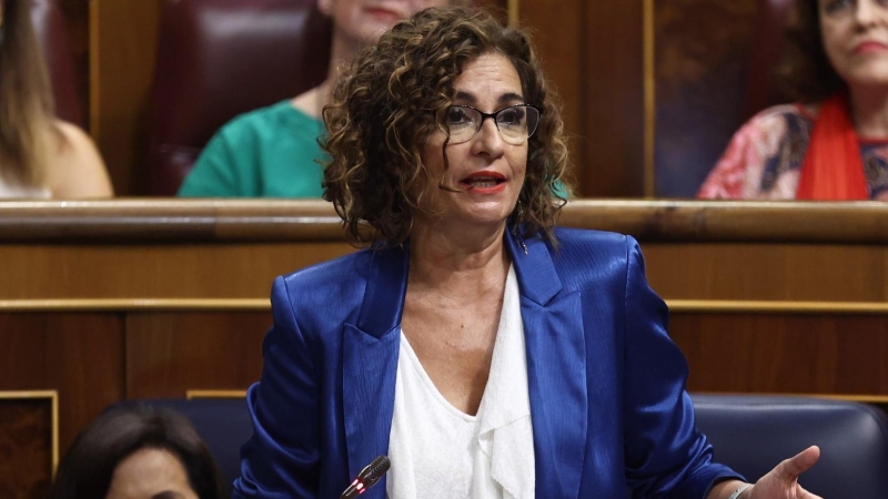 La ministra de Hacienda, María Jesús Montero, durante una sesión de control al Gobierno en el Congreso de los Diputados.