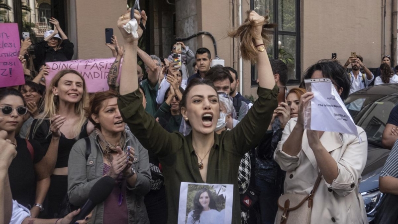 Mujeres protestan en irán