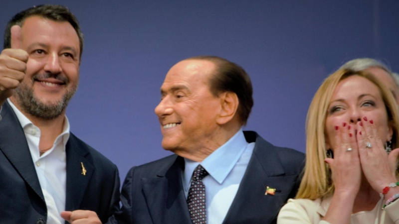 Salvini, Berlusconi y Meloni en el cierre de campaña electoral de Roma.