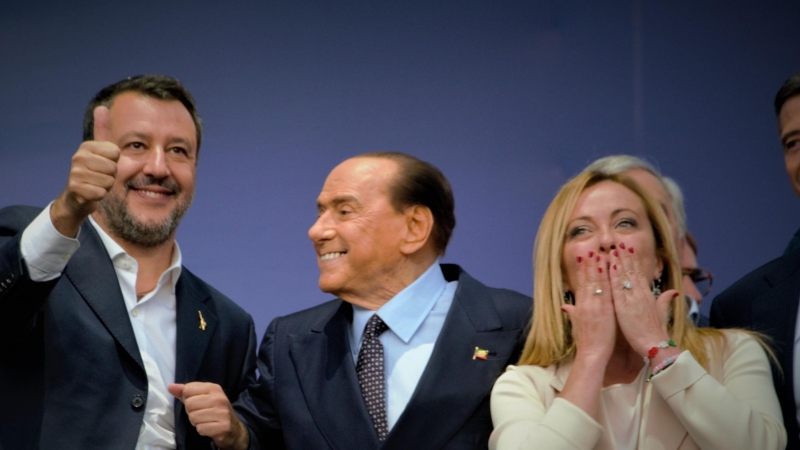 Salvini, Berlusconi y Meloni en el cierre de campaña electoral de Roma.