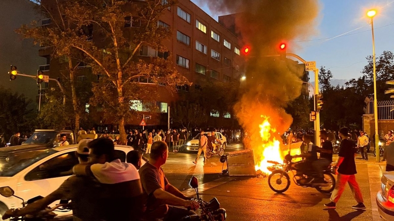 Las protestas se repiten en Teherán y otras ciudades de Irán tras la muerte de Mahsa Amini después de su detención por parte de la Policía de la Moral