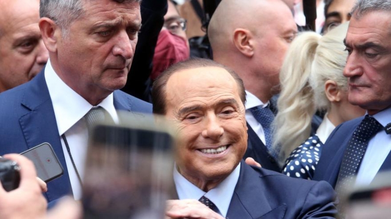 Fotografía de Silvio Berlusconi después de votar para las elecciones en Italia, en 2022.