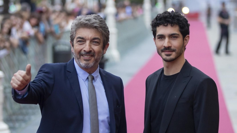 Los actores Ricardo Darín y Chino Darín durante la presentación de 'La odisea de giles' en la cuarta jornada del Festival de San Sebastián 2019