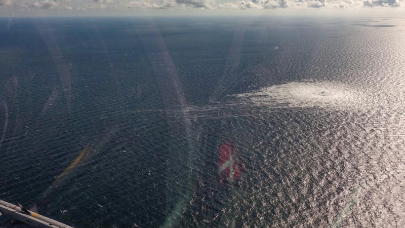 Imagen de una fuga de gas en el mar Báltico desde un avión del Ejército danés, a 27 de septiembre de 2022.
