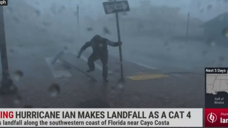 Ráfaga de críticas al desorbitado vídeo de un meteorólogo que cubre el huracán Ian: 'Qué locura que los medios sigan permitiendo esto'