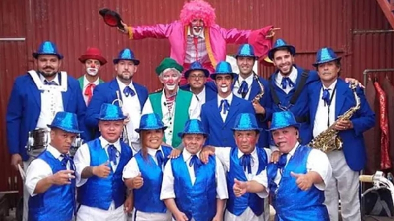 Integrantes del espectáculo 'Popeye torero con sus enanitos marineros'.