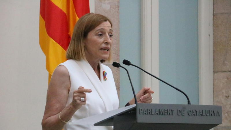 L'expresidenta del Parlament, Carme Forcadell, intervenint en l'acte de la rebuda dels presos indultats.