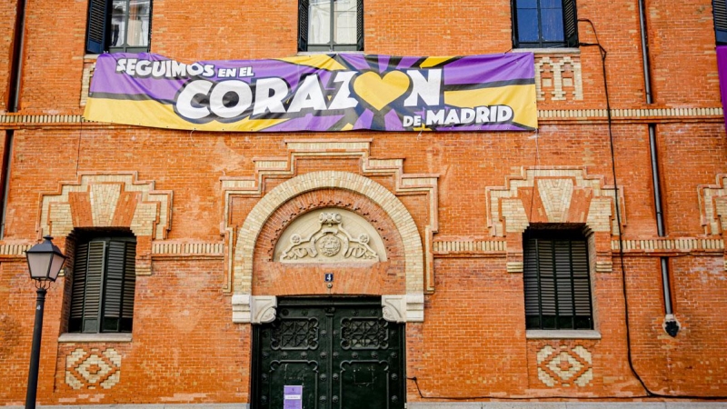 Edificio ubicado en la calle Alberto Bosch okupado por el colectivo La Ingobernable quienes han colgado varias pancartas donde se puede leer '8-M' y 'Seguimos en el corazón de Madrid', en Madrid (España), a 9 de marzo de 2020.  Foto de ARCHIVO  Firma: Ric