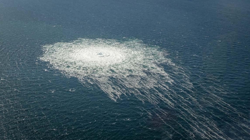 Las burbujas de gas de la fuga Nord Stream II alcanzan la superficie del Mar Báltico, cerca de Bornholm, Dinamarca.