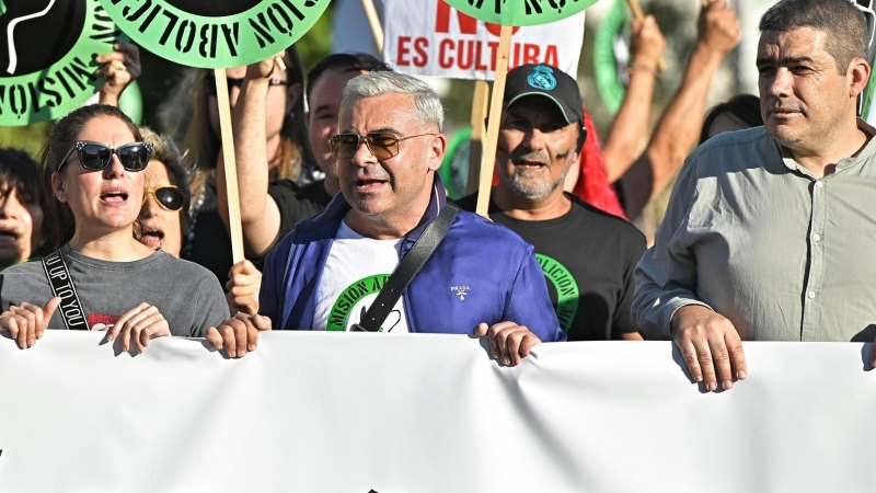 Jorge Javier Vazquez participa junto a un grupo de personas en una manifestación antitaurina en Madrid, a 24 de septiembre de 2022.