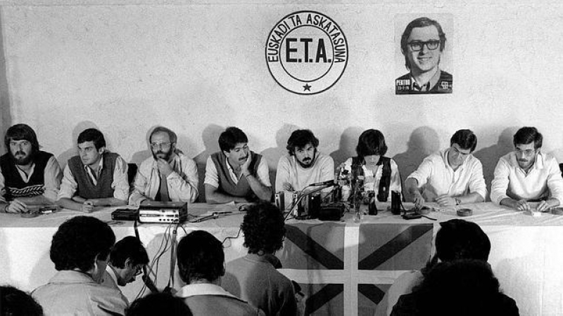 Fotografía de la última rueda de prensa de ETApm en la VII Asamblea, del 30 de septiembre de 1982.