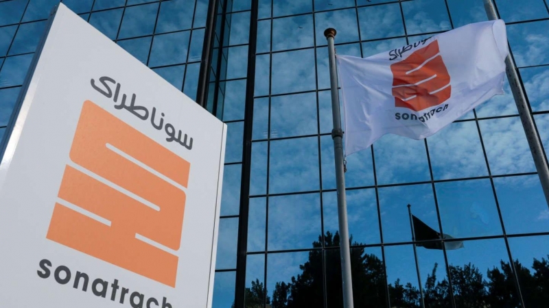 El logo de la energética estatal argelina Sonatrach, en su sede en Argel. REUTERS/Ramzi Boudina
