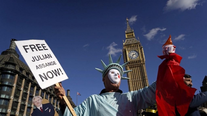 Manifestantes por la liberación de Julian Assange, en Londres, a 8 de octubre de 2022.