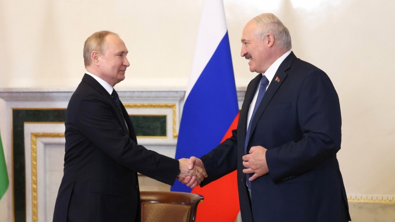 Vladímir Putin y Alexandr Lukashenko en una reunión el pasado mes de junio.
