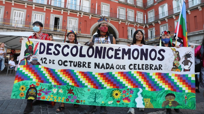 Varias personas participan en una manifestación contra el Día de la Hispanidad, el pasado 12 de octubre de 2021.