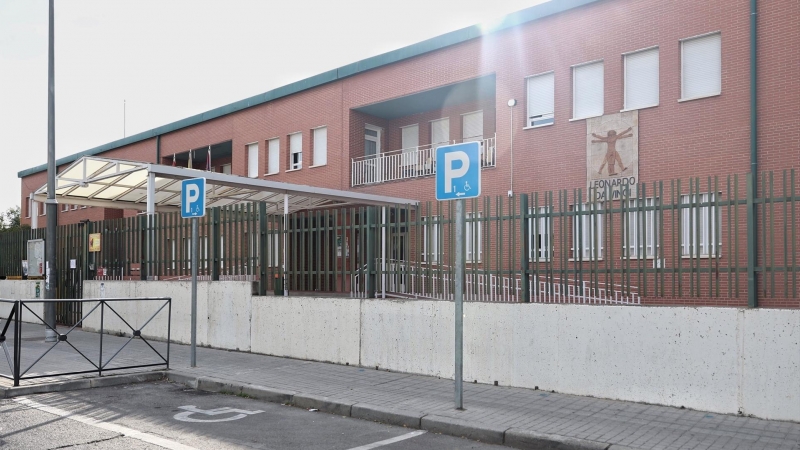 Foto exterior de un instituto.