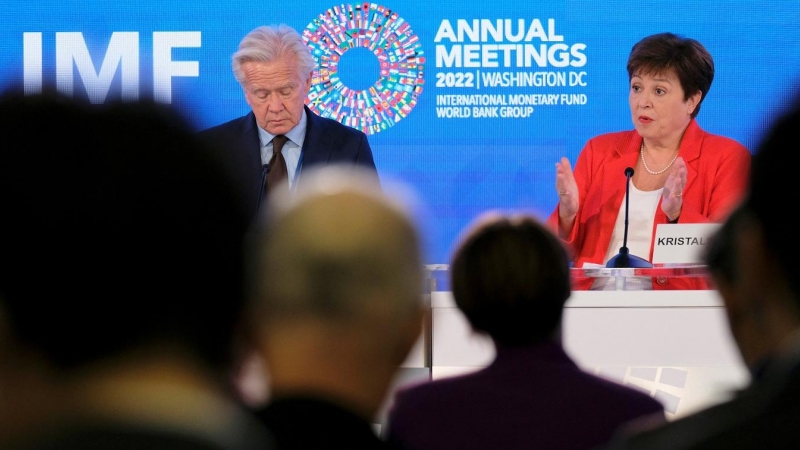 La directora gerente del FMI, Kristalina Georgieva, durante una rueda de prensa en la sede del organismo internacional, durante los actos de lsu Asamblea Anual, en Washington. REUTERS/James Lawler Duggan