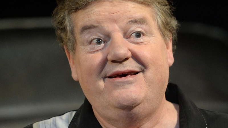 19/06/2014-Robbie Coltrane es entrevistado en The Wizarding World Of Harry Potter Diagon Alley en Universal Orlando el 19 de junio de 2014 en Orlando, Florida