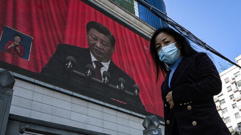 16/10/2022 Una pantalla gigante en la ciudad de Yan’an muestra al presidente Xi Jinping en la inaguración del Congreso Nacional del Partido Comunista Chino