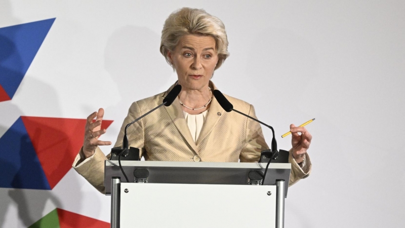 Imagen de la Presidenta de la Comisión Europea Ursula von der Leyen en la cumbre de UE celebrada en Praga- 07/10/2022