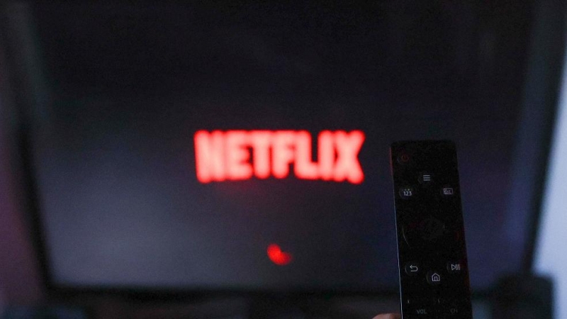 14/10/2022 Un usuario se conecta a la plataforma Netflix en Madrid